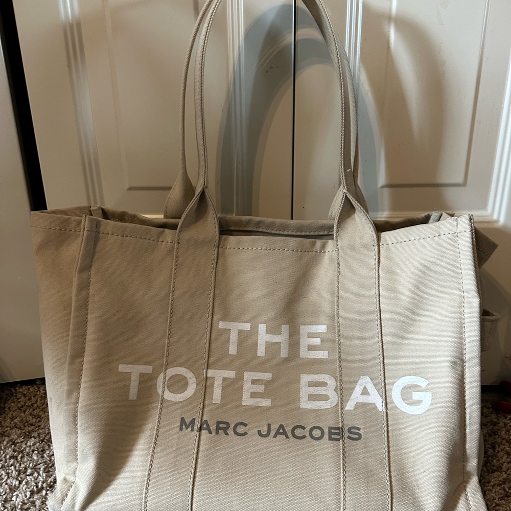 Marc Jacob’s the large tote bag in canvas